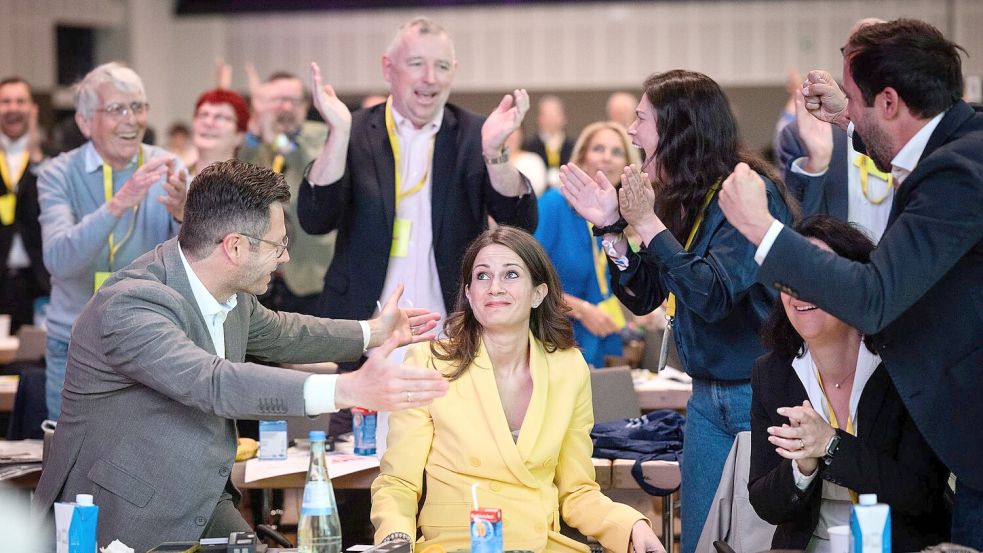 Freude über die Wahl von Susanne Seehofer ins FDP-Präsidium. Foto: Bernd von Jutrczenka/dpa