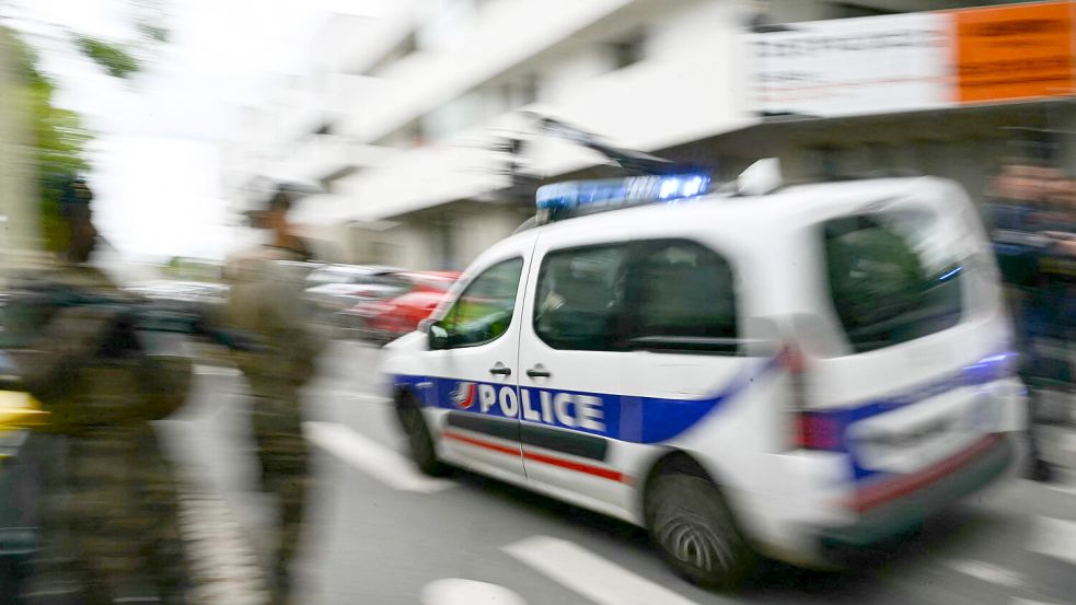 Trotz intensiver Fahndung nach dem geflüchteten Entführer-Van konnten die Täter des jüngsten Entführungsversuchs im 11. Arrondissement von Paris bislang nicht gefasst werden. Foto: Loic Venance/dpa/AFP