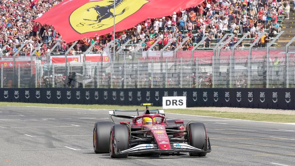 Für Lewis Hamilton läuft es auch beim Ferrari-Heimspiel nicht. Foto: Luca Bruno/Pool AP/AP/dpa
