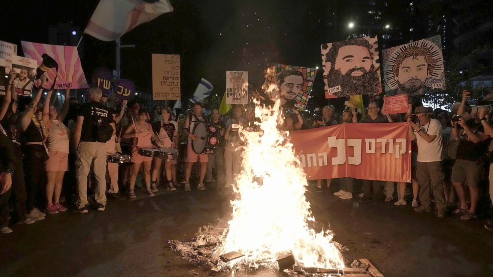 Die Angehörigen fürchten um das Schicksal der Geiseln. Foto: Maya Alleruzzo/AP/dpa