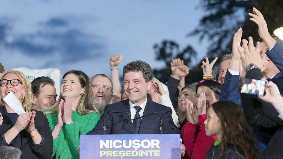 Der Proeuropäer Nicusor Dan hat die Präsidentenwahl in Rumänien gewonnen. Foto: Andreea Alexandru/AP/dpa