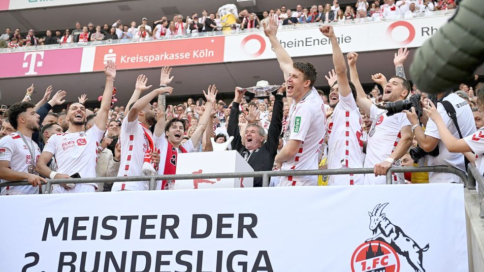 Friedhelm Funkel machte den siebten FC-Aufstieg perfekt Foto: Anke Waelischmiller/dpa