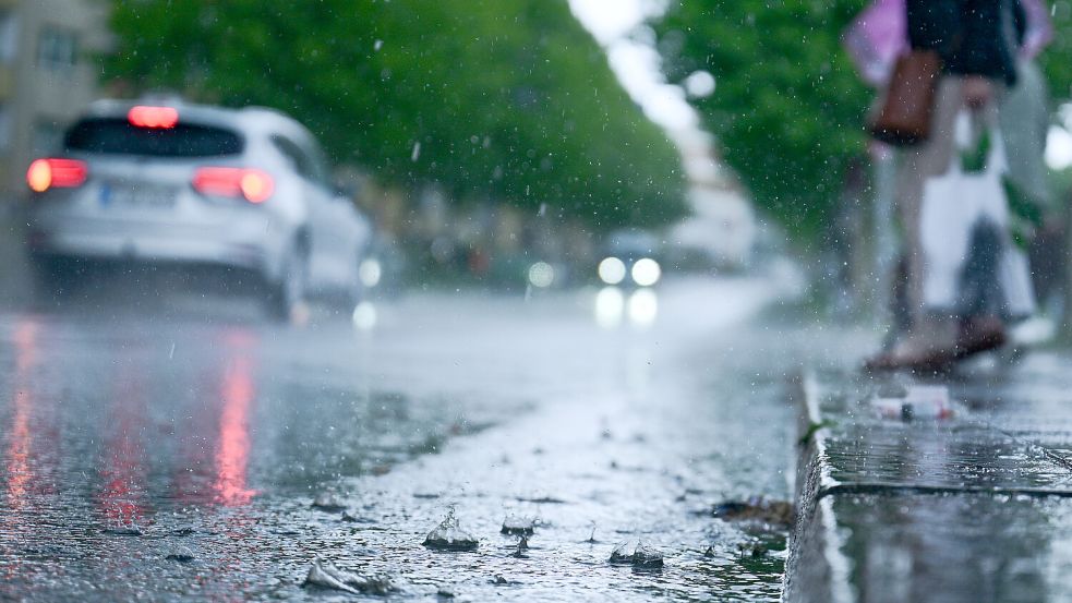 In den kommenden Tagen können sich Autofahrer auf Regen gefasst machen. Foto: dpa/Sebastian Gollnow