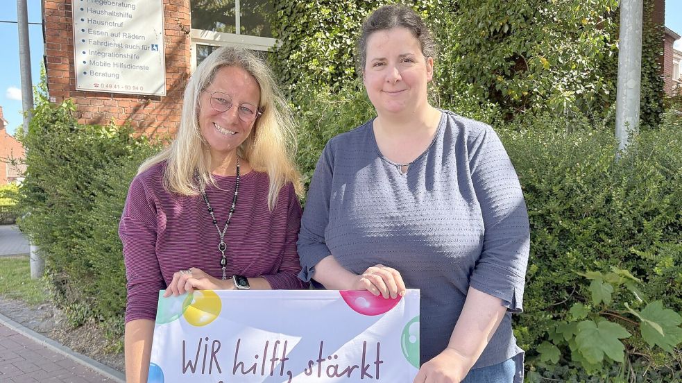 Sandra Lotz-Kappelhoff (links) und Kirsten Suhr von der Selbsthilfekontaktstelle des Paritätischen freuen sich auf den Aktionstag in der Klinik. Foto: Mieke Matthes