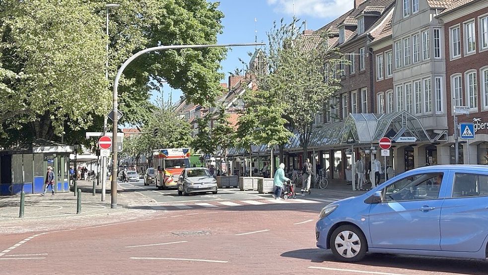 Die Neutorstraße kann für Verkehrsteilnehmer teilweise unübersichtlich sein. Der Umbau soll 2026 starten und mehr Klarheit bringen. Foto: Mona Hanssen