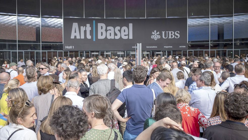 Die erste Art Basel in Katar ist in Planung - trotz Flaute auf dem Kunstmarkt. (Archivbild) Foto: Georgios Kefalas/KEYSTONE/dpa