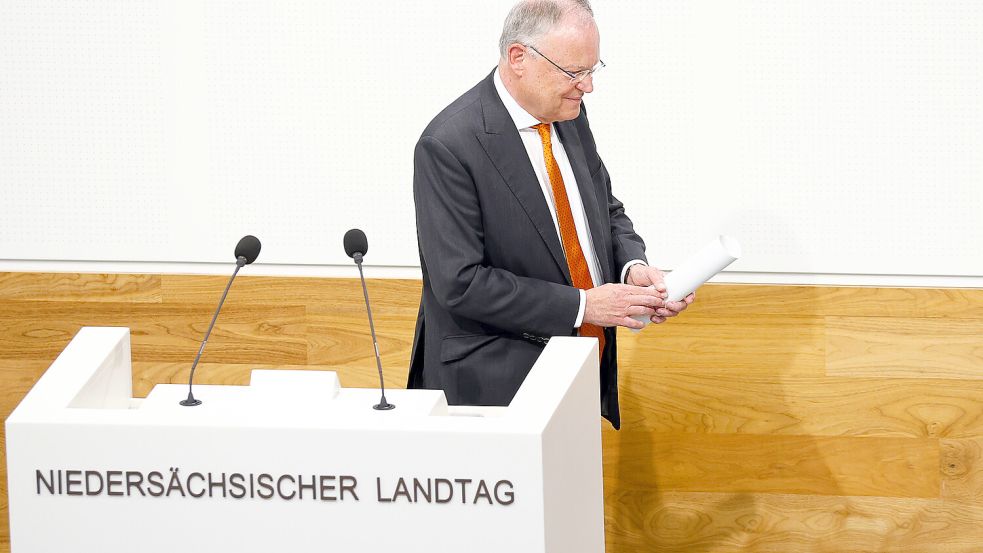Stephan Weil warnt in seiner Abschiedsrede im Landtag vor der AfD. Foto: dpa/ Moritz Frankenberg