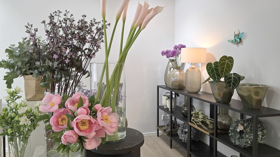 Nicht nur Blumen, sondern auch hochwertige Accessoires hat das Fachgeschäft im Sortiment.