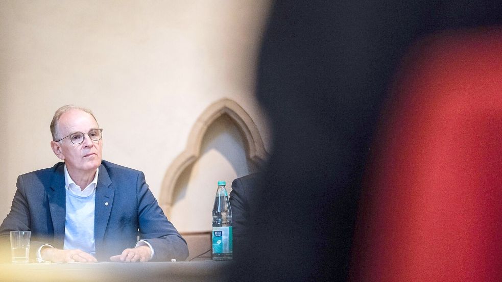 Ralf Meister, Landesbischof der Evangelisch-lutherischen Landeskirche Hannovers, wird wegen seines Umgangs mit Missbrauchsfällen zum Rücktritt aufgefordert. Foto: Imago Images/Jens Schulze