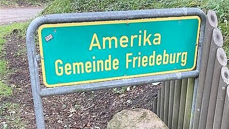Neben Rußland ist die Ortschaft Amerika die bei Besuchern wohl beliebteste. Auch Fernsehteams verirren sich zuweilen hierher. Foto: Marion Luppen