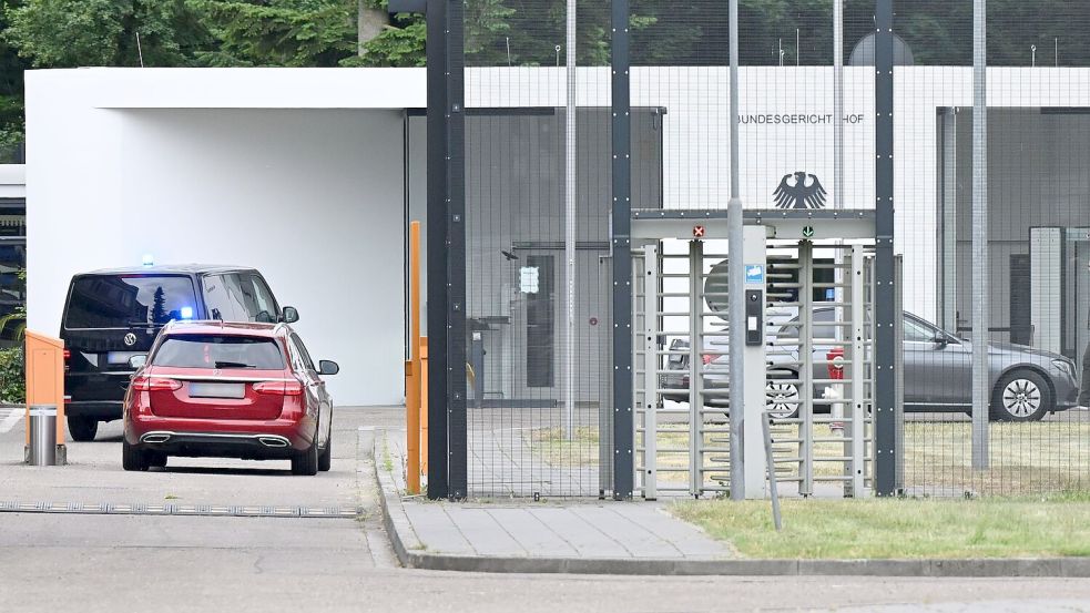 Die Beschuldigten sollen am Mittwoch in Karlsruhe vorgeführt werden. Foto: Uli Deck/dpa