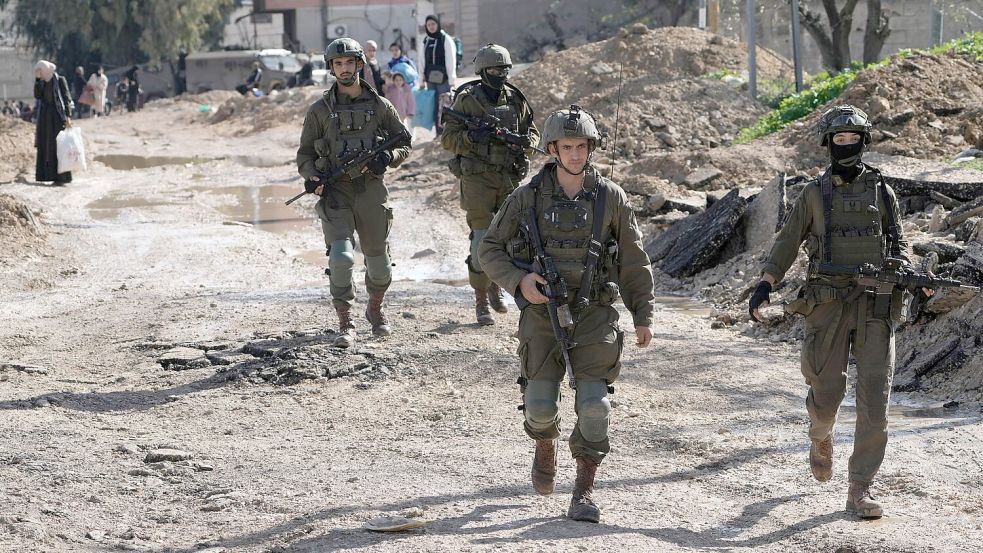 Israelische Soldaten gaben Schüsse in der Nähe einer Gruppe ausländischer Diplomaten ab – die EU verlangt eine Untersuchung. (Archivbild) Foto: Majdi Mohammed/AP/dpa