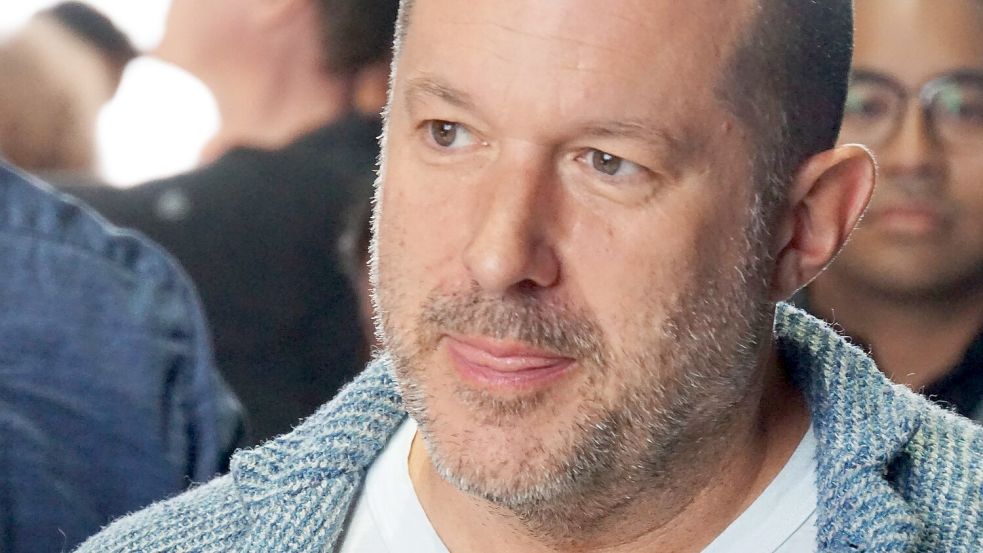 Jony Ive hat die Firma io mitgegründet, nachdem er Apple verlassen hatte. (Archivbild) Foto: Christoph Dernbach/dpa