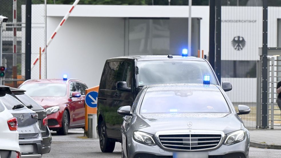 Die Bundesanwaltschaft ließ die Jugendlichen festnehmen und nach Karlsruhe bringen. Foto: Uli Deck/dpa