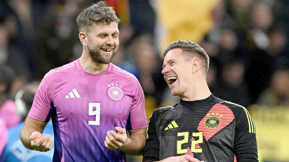 Niclas Füllkrug (l.) und Marc-André ter Stegen sind erstmals seit September wieder dabei. Foto: Federico Gambarini/dpa