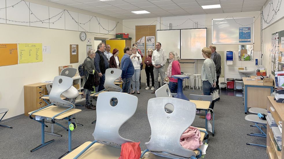 Die Kinder sollen regelmäßig in Gruppenarbeit lernen. Doch es fehlt an Raum für Differenzierung. Foto: Karin Böhmer