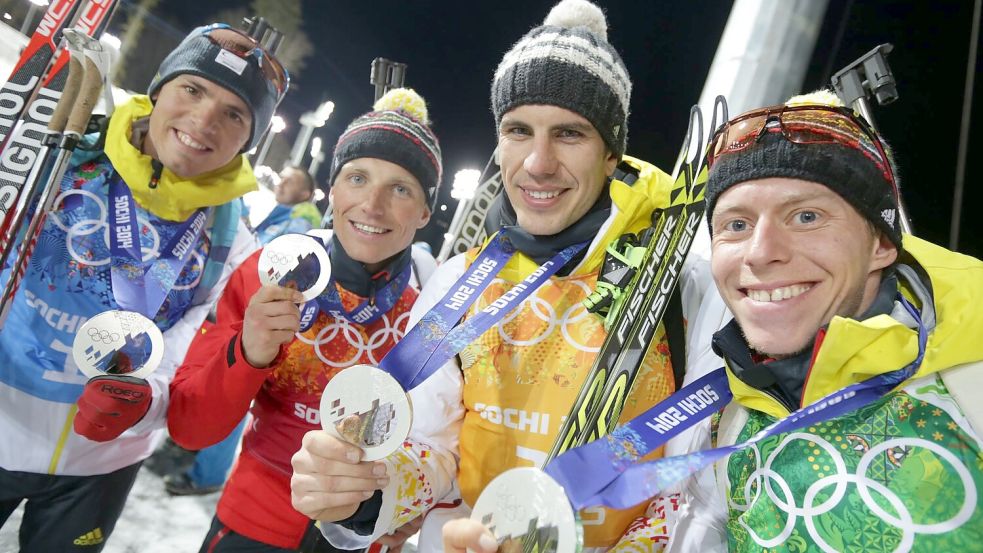 Die deutsche Biathlon-Staffel von Sotschi 2014 bekommt über elf Jahre später doch noch Olympia-Gold. Foto: picture alliance / Kay Nietfeld/dpa