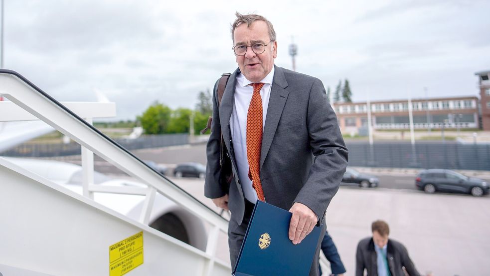 Verteidigungsminister hat der Bundeswehr und sich mit der 5000-Mann-Brigade für Litauen eine schwer Bürde auferlegt. Foto: Michael Kappeler/dpa