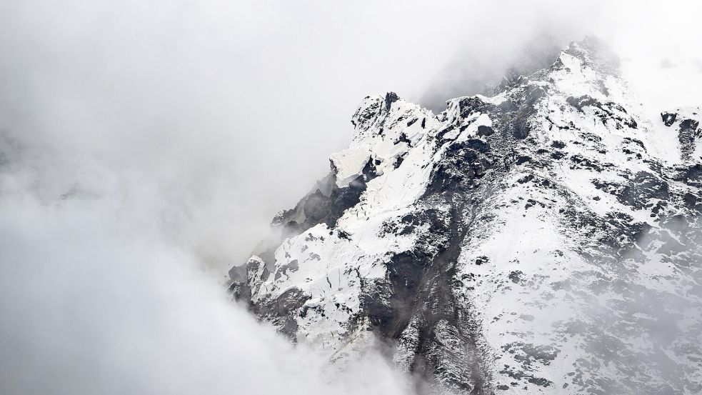 Bereits mehrere Millionen Kubikmeter Stein sind abgebrochen. Foto: Jean-Christophe Bott/KEYSTONE/dpa