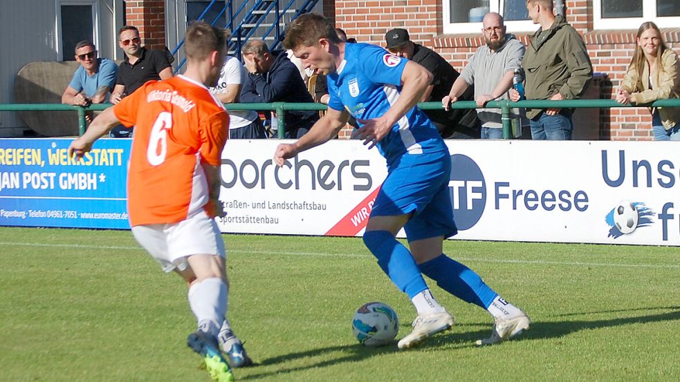 BW Papenburg, am Ball Niklas Papen, will seine Minimalchance auf den Titel mit einem Sieg in Nordhorn am Leben erhalten. Foto: Marco Reemts