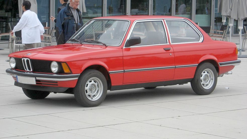 1975 startete die Dreier-Baureihe von BMW. Den E 21 gab es ab Werk nur als zweitürige Limousine. Foto: Luc 106