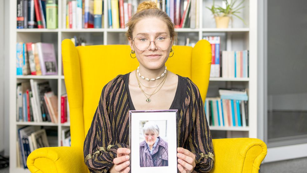 Als der Zweite Weltkrieg begann, war meine Oma 13 Jahre alt. Mehr als 80 Jahre später will ich versuchen, ihre vom Krieg überschattete Kindheit nachzuzeichnen: vom Bombenhagel über Kiel bis hin zum Kriegsdienst in einer Munitionsfabrik. Foto: Moritz Büscher