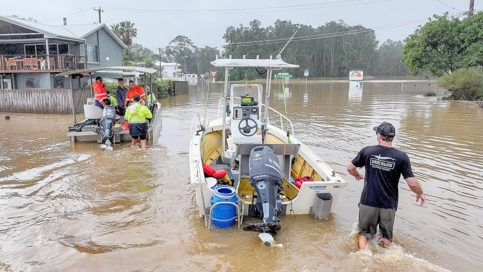 Braune Wassermassen, wohin das Auge reicht - Augenzeugen sprechen von einer Katastrophe. Foto: Lindsay Moller/AAP/dpa