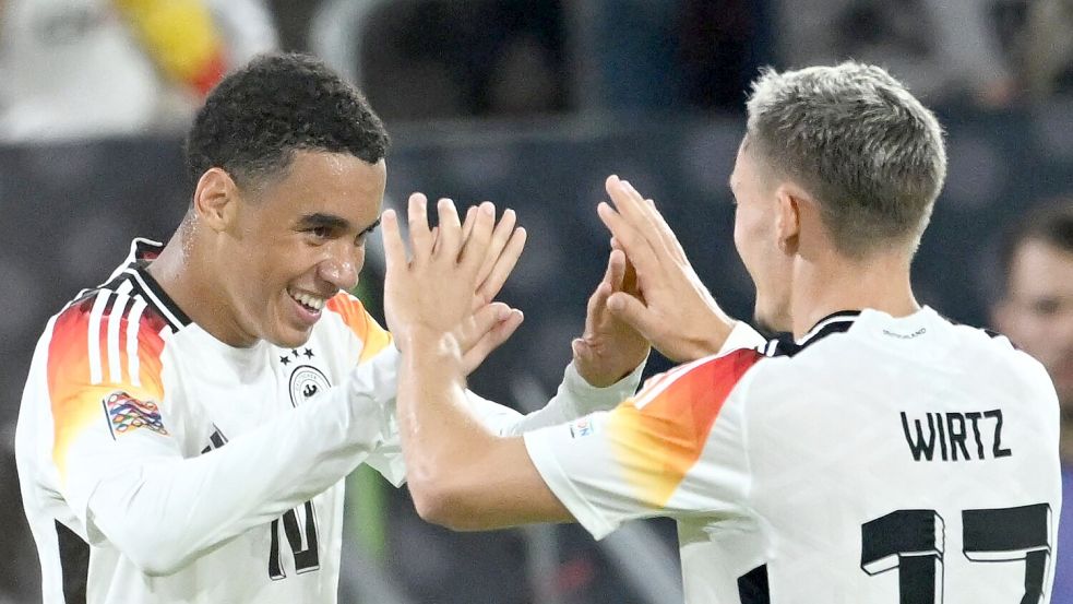 Die Spiele der Fußball-WM 2026, für die sich die DFB-Stars Jamal Musiala und Florian Wirtz qualifizieren wollen, werden bei der Telekom zu sehen sein. Foto: Fabian Strauch/dpa