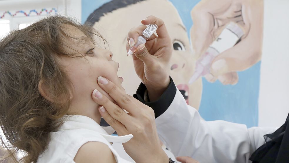 Eine Polio-Impfung eines Kindes. Foto: picture alliance/dpa/XinHua