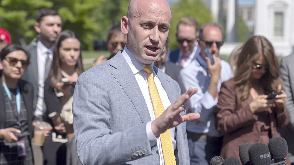 Als Trumps Vordenker und Wegbereiter ist Stephen Miller eine der einflussreichsten Personen in der US-Regierung. Foto: Mark Schiefelbein/dpa/AP