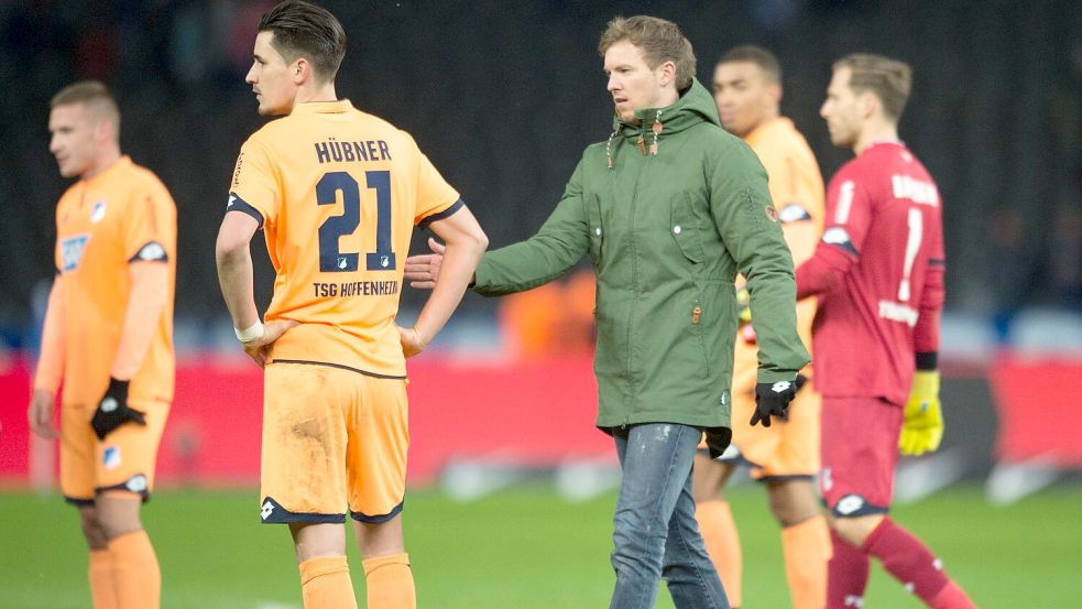 Gemeinsame Hoffenheimer Zeit: Benjamin Hübner (l) und Julian Nagelsmann (r). Foto: Annegret Hilse/dpa