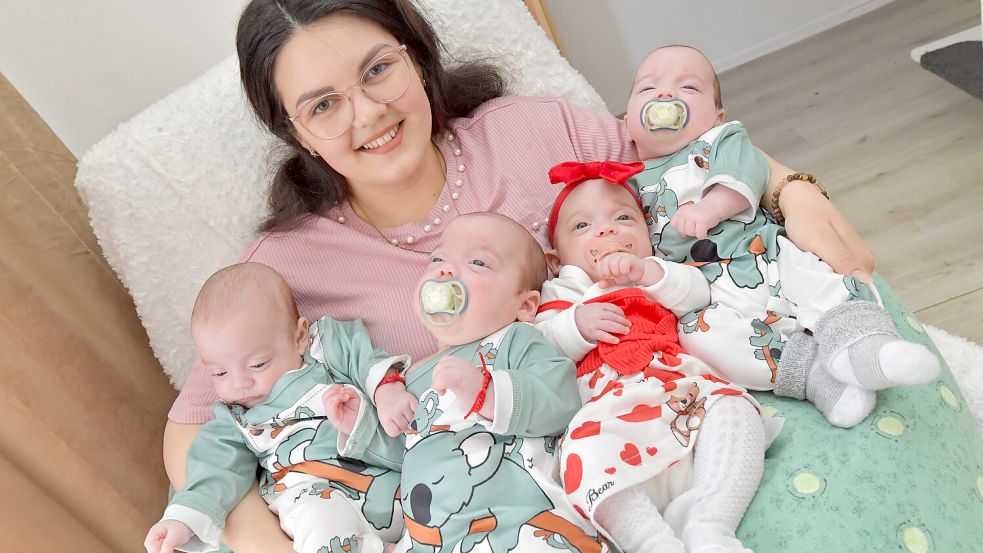 Seit Anfang April ist Vasilica Florentina Imbrea mit den Vierlingen zu Hause. Foto: Klaus Ortgies