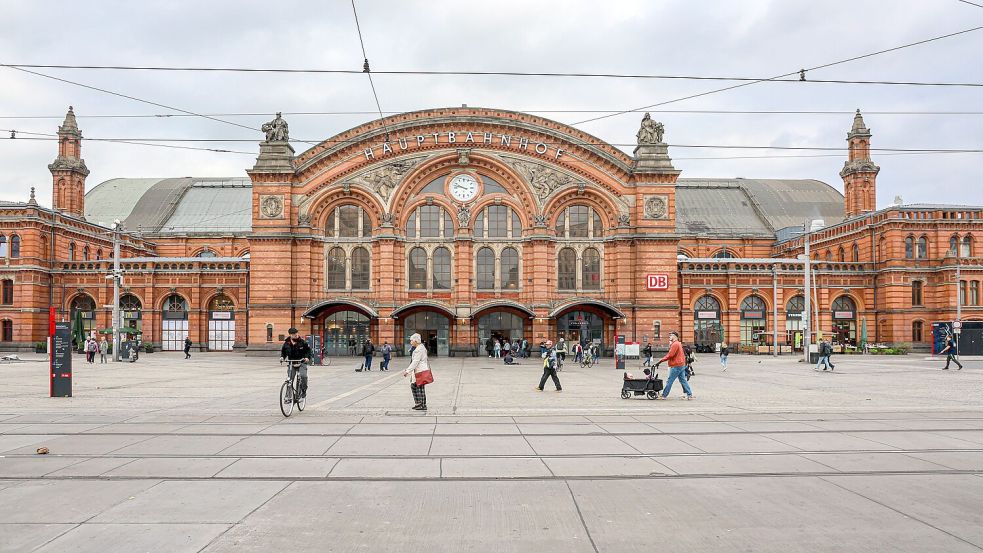 Rund um den Hauptbahnhof in Bremen wurden am Freitag umfangreiche Maßnahmen zur Bekämpfung des Drogenhandels durchgeführt. Foto: imago images/Rüdiger Wölk