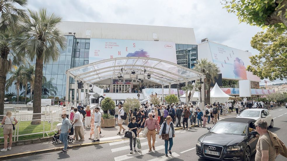 Die Stadt Cannes und die umliegenden Gebiete waren stundenlang von einem Stromausfall betroffen. (Archivbild) Foto: Lewis Joly/AP/dpa