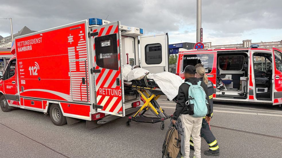 Die Polizei ist im Einsatz am Tatort. Foto: News5 / René Schröder/NEWS5/dpa