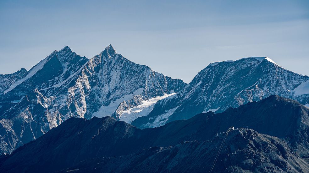 Ein Rettungshubschrauber wurde in die Gegend um das Rimpfischhorn geschickt. Foto: IMAGO/Dreamstime