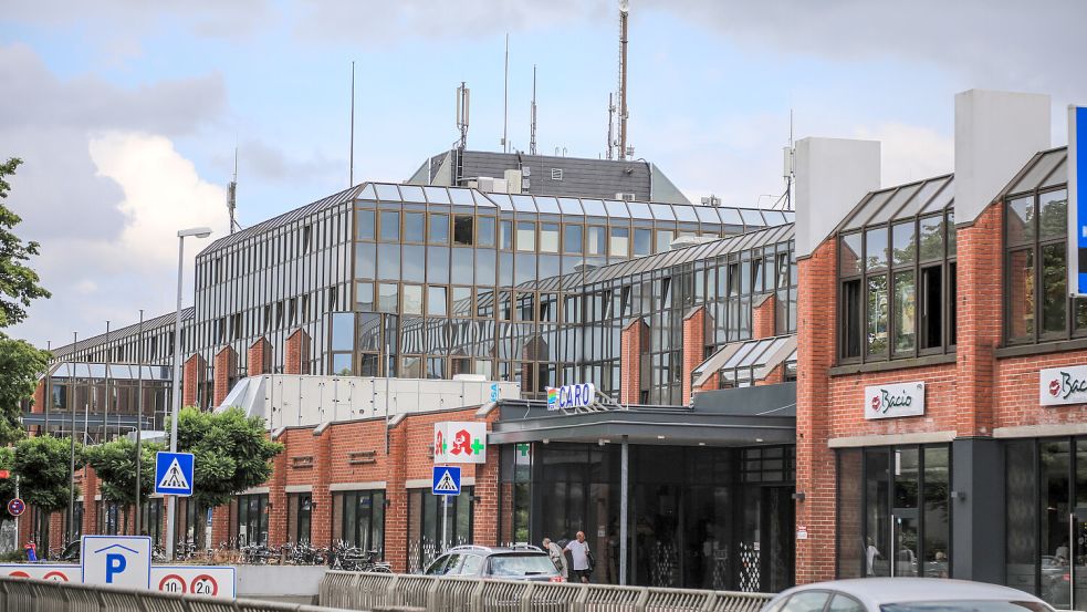 Am Sonnabendvormittag mussten Besucher des Carolinenhofs das Gebäude verlassen. Foto: Romuald Banik