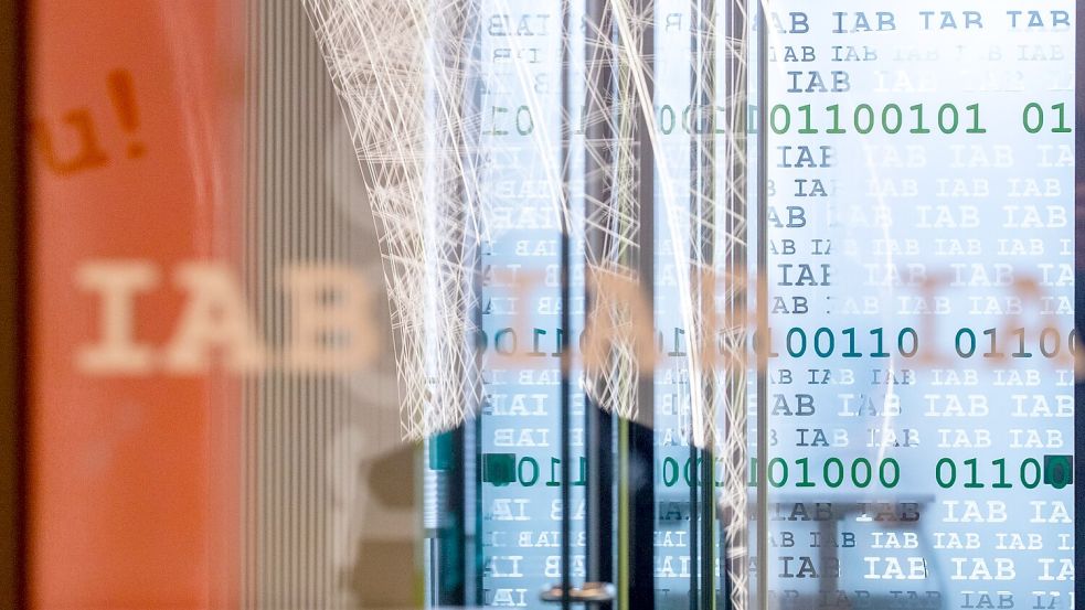 Das IAB-Arbeitsmarktbarometer ist zum zweiten Mal in Folge leicht gestiegen (Symbolbild). Foto: Daniel Karmann/dpa