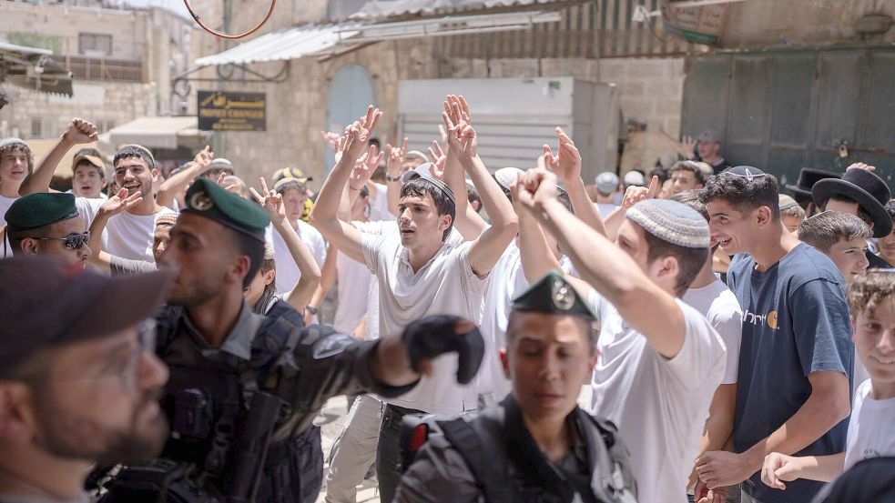 Der Flaggenmarsch verläuft jedes Jahr auch durch muslimische Viertel in Jerusalem, was Palästinenser als extreme Provokation sehen. Foto: Ilia Yefimovich/dpa