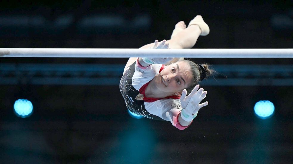 Glänzte am Stufenbarren: Helen Kevric. Foto: Marijan Murat/dpa