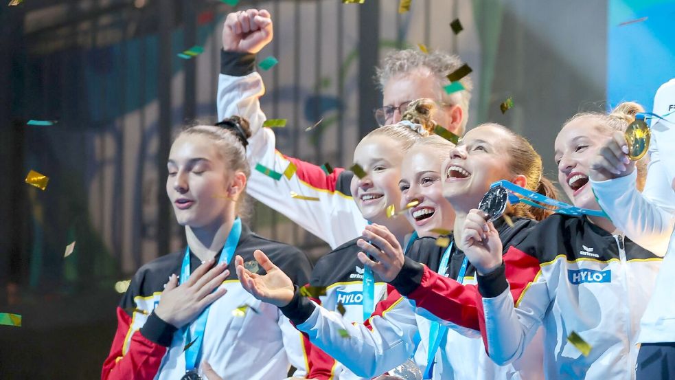 Freude und Erleichterung über Überraschungs-Silber. Foto: Jan Woitas/dpa