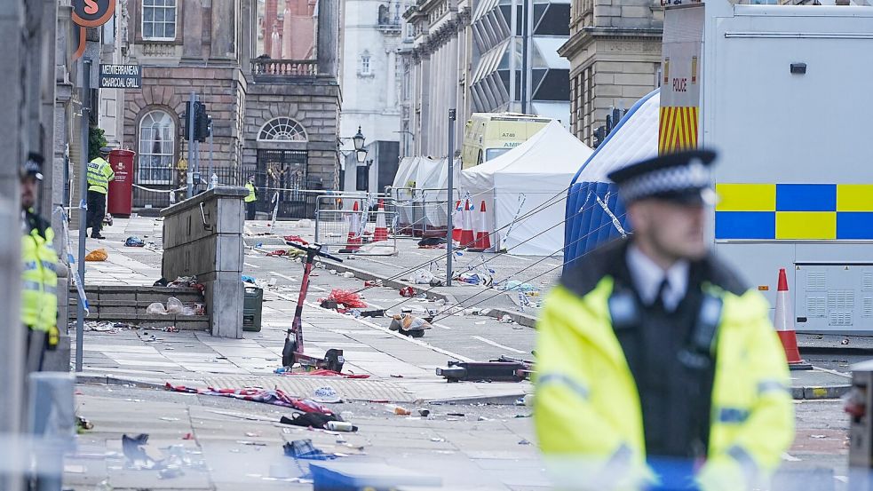 Am Morgen ist noch nicht bekannt, wieso der Mann in die Menschenmenge fuhr. Foto: Peter Byrne/PA Wire/dpa