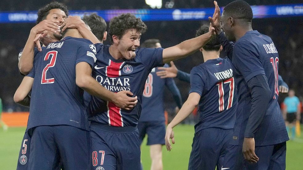 Junge Profis wie João Neves (Mitte) statt der ganz großen Stars haben Paris Saint-Germain in das Finale der Champions League geführt. Foto: Thibault Camus/AP/dpa