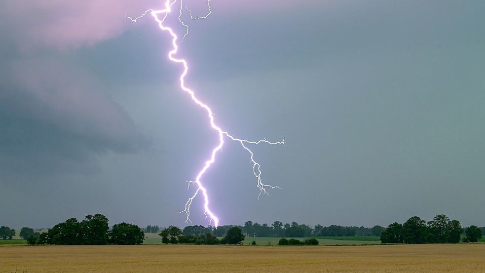 Am Mittwoch werden Gewitter in Deutschland erwartet. (Symbolbild) Foto: Patrick Pleul/dpa