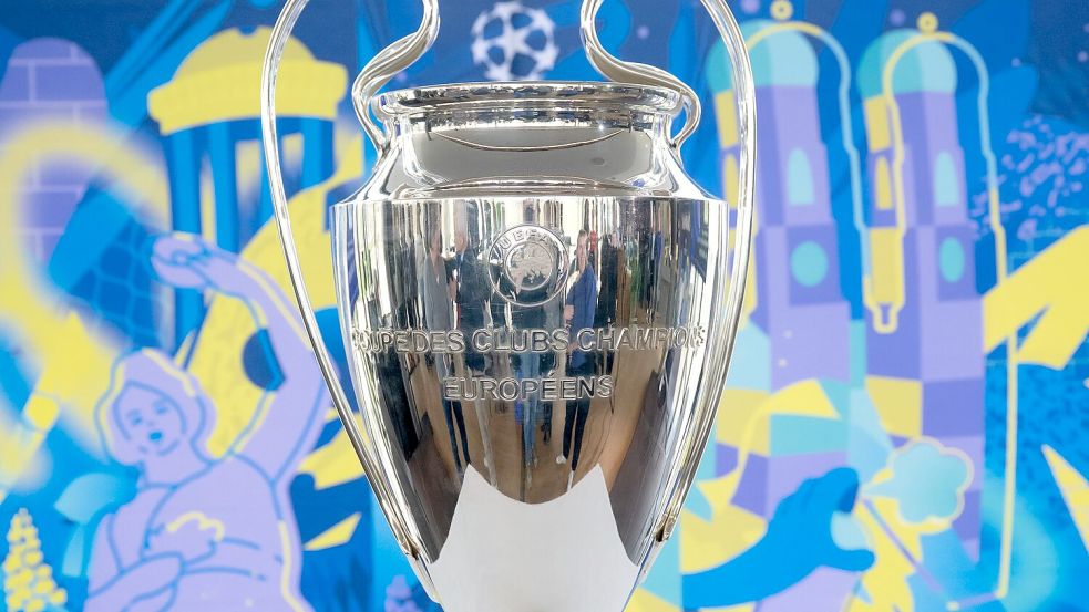 In München wird um den wichtigsten Pokal im Vereinsfußball gespielt. Foto: Sven Hoppe/dpa