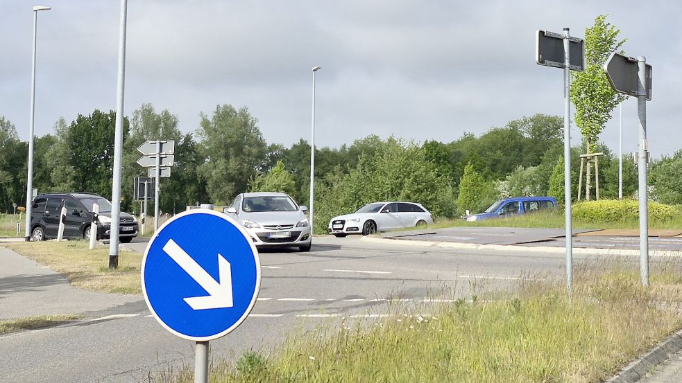 Der Lütetsburger Kreisel wird am Montag zum Teil gesperrt. Eine Umleitung ist ausgeschildert, teilte die Stadtverwaltung mit. Foto: Rebecca Kresse