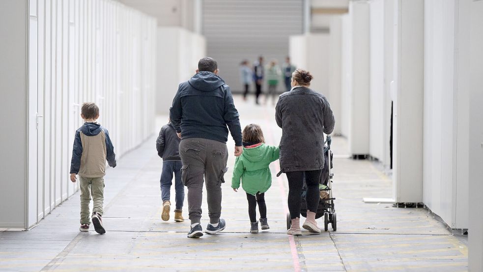 Für viele Kriegsflüchtlinge soll es nun schwerer werden, Angehörige zu sich zu holen. (Archivbild) Foto: Boris Roessler/dpa