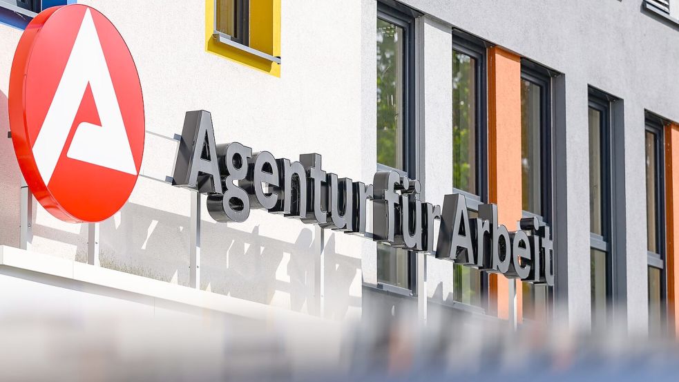 Die Zahl der Arbeitslosen ist im Mai nur verhältnismäßig leicht gesunken. (Archivbild) Foto: Patrick Pleul/dpa