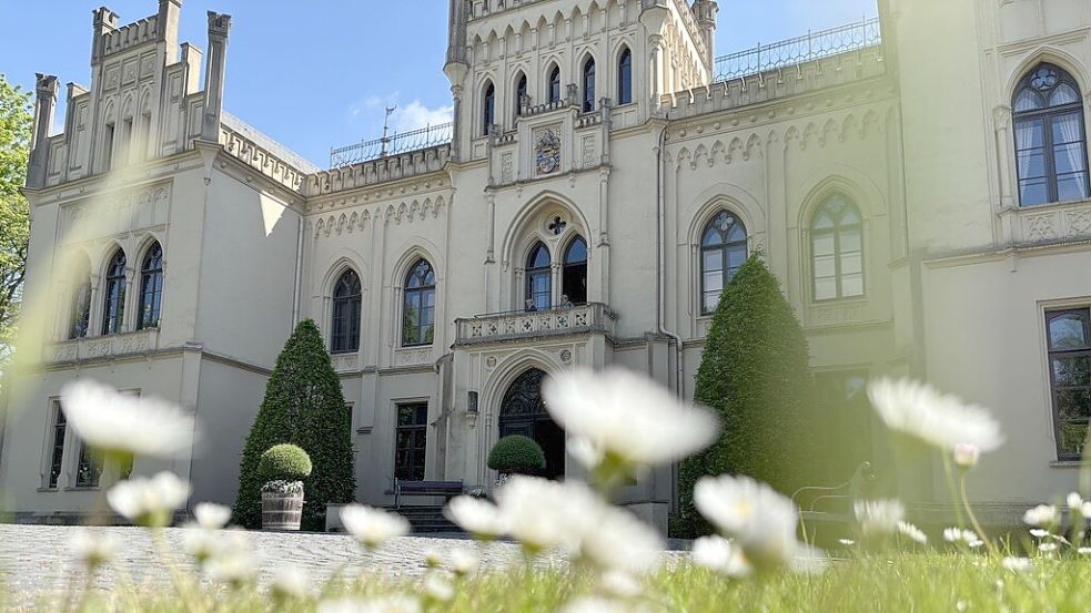 Das Programm im Schloss Evenburg im Juni steht. Foto: Deike Terhorst