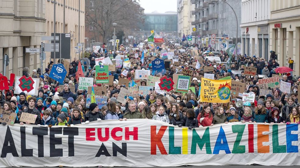 Die EU will bis Ende des Jahrzehnts eine Reduzierung der Treibhausgasemissionen um 55 Prozent. (Archivbild) Foto: Monika Skolimowska/dpa
